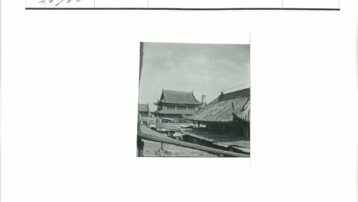 传统建筑屋顶景观与晴空.jpg