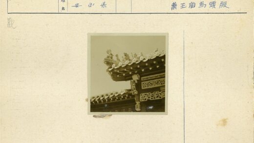 传统建筑屋顶雕刻装饰艺术.jpg