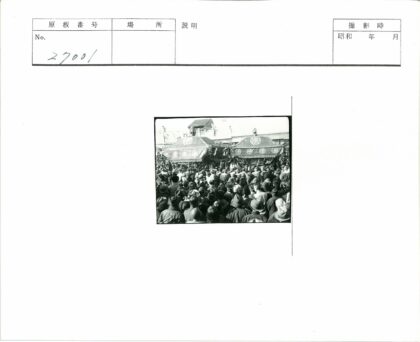 传统建筑庆典人群聚集.jpg