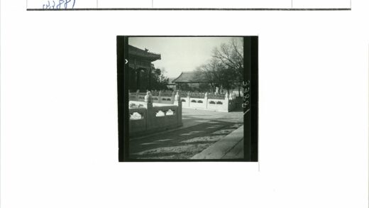 传统建筑庭院冬景.jpg