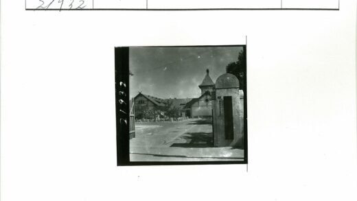 传统建筑庭院景观.jpg
