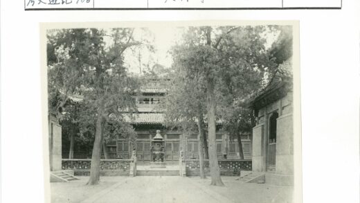 传统建筑庭院柱廊景观.jpg