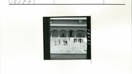 传统建筑庭院漫步.jpg