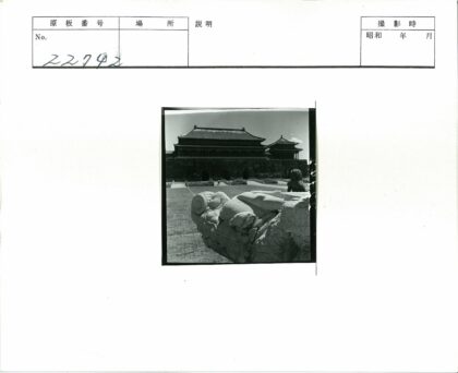 传统建筑庭院石雕细节.jpg