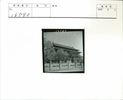 传统建筑弧形屋顶庭院景观.jpg