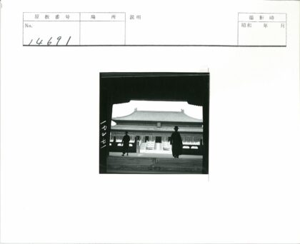 传统建筑弧形屋顶拱门景观.jpg