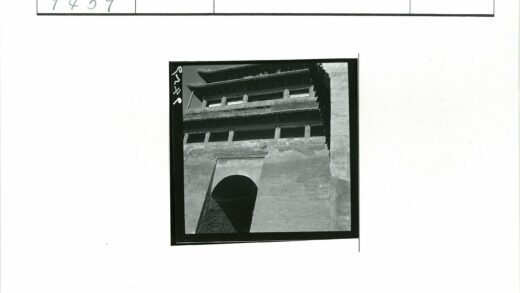 传统建筑拱形入口正面景观.jpg