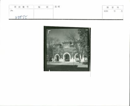 传统建筑拱形门廊冬日景.jpg