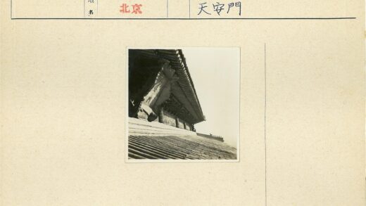 传统建筑木梁瓦片屋顶结构.jpg