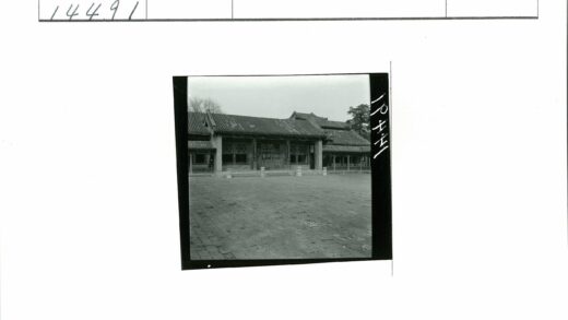 传统建筑木窗瓦顶石院.jpg