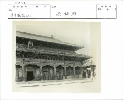 传统建筑木雕山墙与宝塔.jpg
