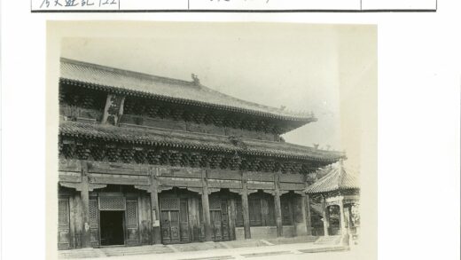 传统建筑木雕山墙与宝塔.jpg