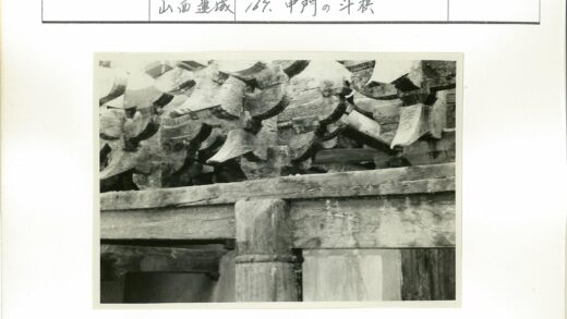 传统建筑木雕梁柱细节.jpg