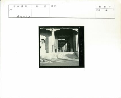 传统建筑楼梯入口与六角窗.jpg