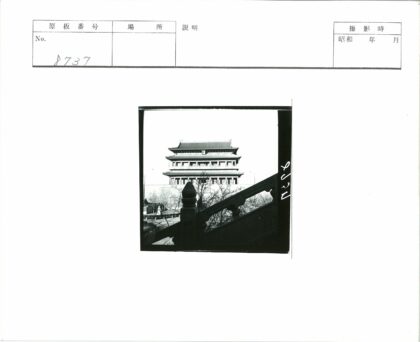 传统建筑楼梯栏杆花园景观.jpg