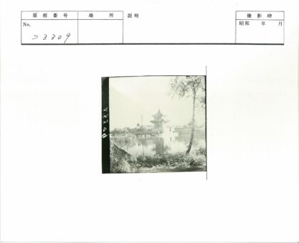 传统建筑池塘景电线杆水塔.jpg