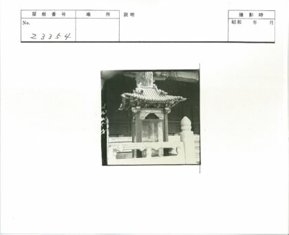 传统建筑瓦顶木梁石栏雕刻.jpg