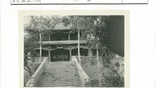 传统建筑瓦顶柱廊台阶入口.jpg