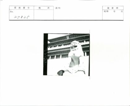 传统建筑石狮子雕像.jpg