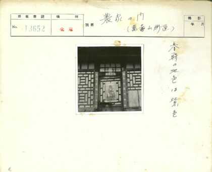 传统建筑立面几何格子门饰艺术.jpg