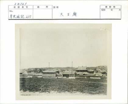 传统建筑群与宝塔屋顶风景.jpg