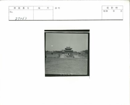 传统建筑群石头通道景观.jpg