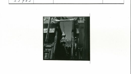 传统建筑街景木柱挂钟汉字标志.jpg