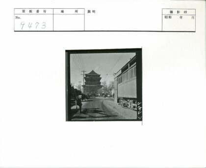 传统建筑街景电车马车行人.jpg