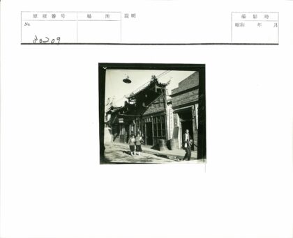 传统建筑街道与架空电线景观.jpg
