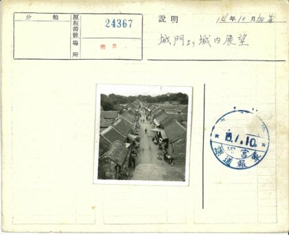 传统建筑街道人群交流.jpg