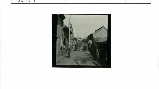 传统建筑街道繁华生活景象.jpg