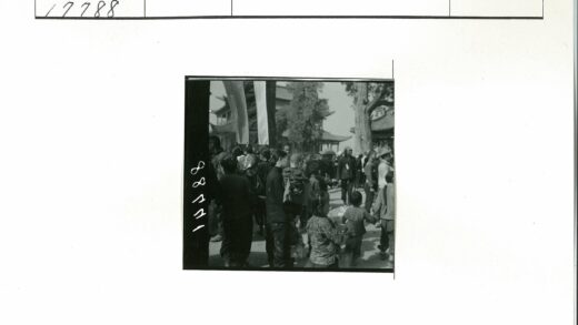传统建筑街道繁忙人潮.jpg