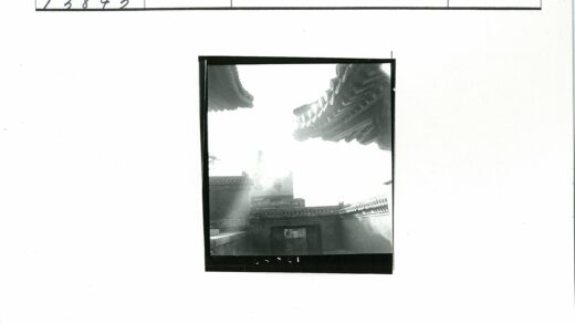 传统建筑装饰屋檐与庭院.jpg