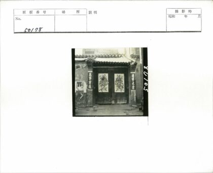 传统建筑装饰木门入口.jpg