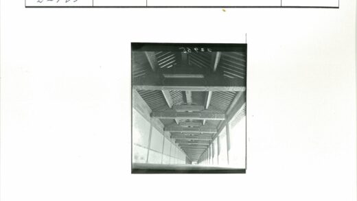 传统建筑走廊木梁雕刻装饰.jpg