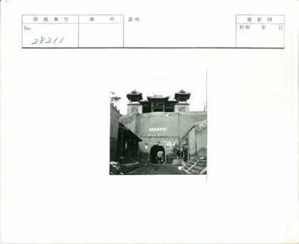 传统建筑门楼石阶景.jpg