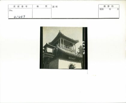 传统建筑阳台灯笼风景.jpg