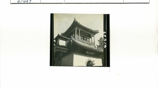 传统建筑阳台灯笼风景.jpg