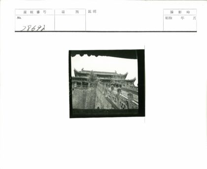 传统建筑阶梯通道与屋檐景观.jpg