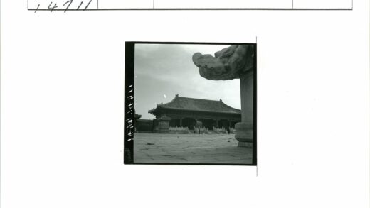 传统建筑飞檐翘角与石雕龙狮.jpg