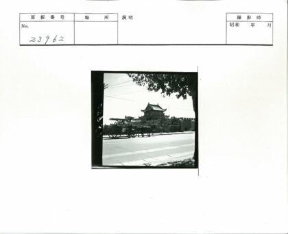 传统建筑马车街景.jpg