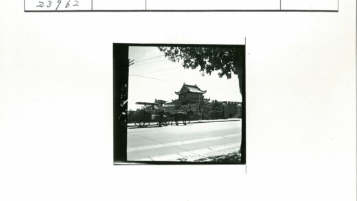 传统建筑马车街景.jpg
