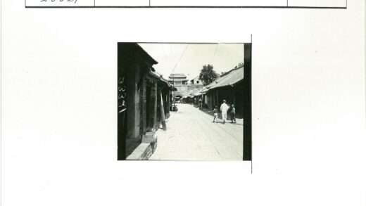 传统建筑鹅卵石街道.jpg