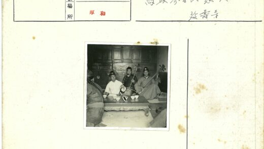 传统弦乐演奏室内场景.jpg