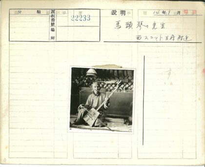 传统弦乐演奏者室内独奏.jpg