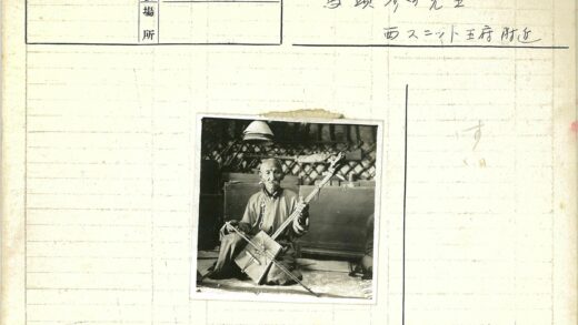 传统弦乐演奏者室内独奏.jpg