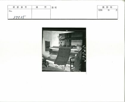 传统手工织毯工艺场景.jpg