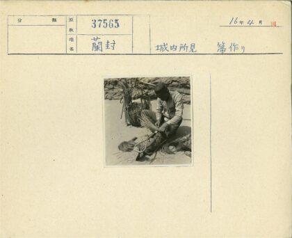 传统手工艺人沙地编织.jpg