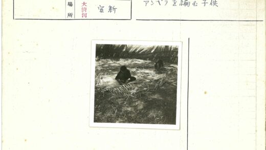 传统手工艺人编织纤维材料.jpg
