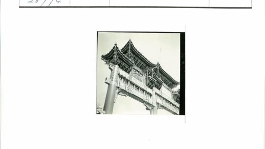 传统拱门雕刻装饰晴空.jpg